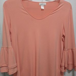 Blouse with bell sleeves.